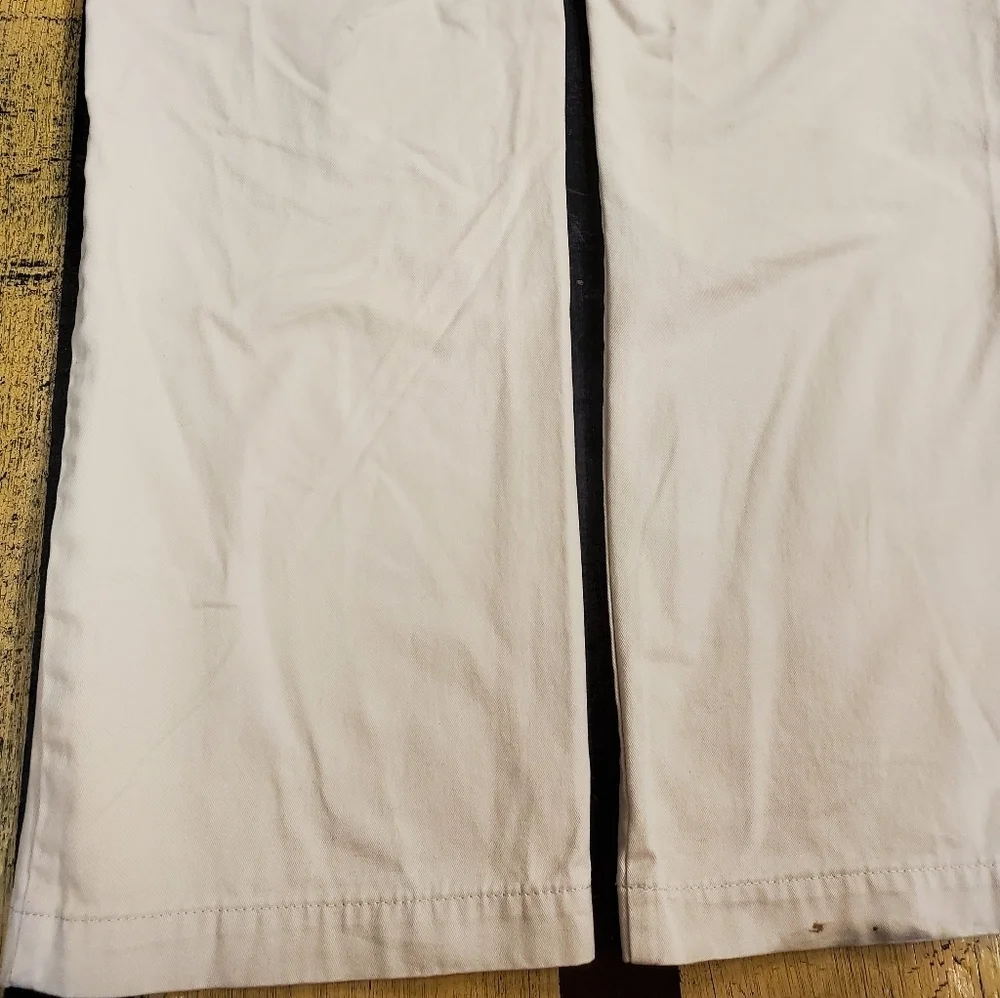 🤴👖 Old Navy Classic Khaki Dress pants 33 x 32